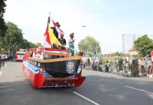 Semarak Budaya dan Kendaraan Hias Tampil Memukau Meriahkan Pawai Pembangunan Batam 2025 Semarak Budaya dan Kendaraan Hias Tampil Memukau Meriahkan Pawai Pembangunan Batam 2025