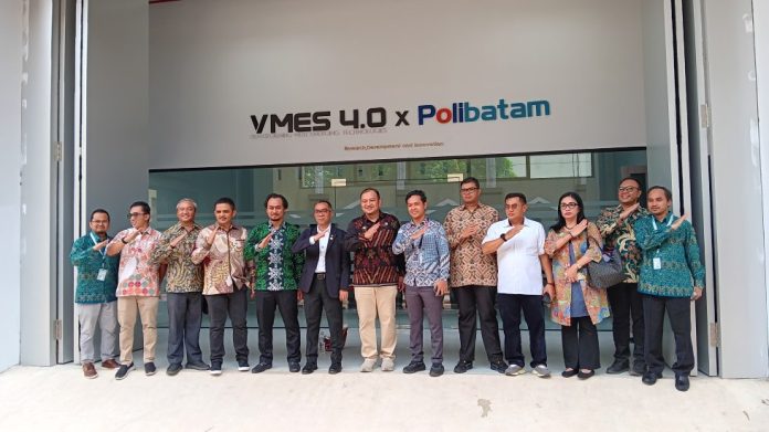 VMES 4.0 kerjasama Polibatam Mendiktisaintek Brian Yuliarto Kunjungi Loboratorium VMES 4.0