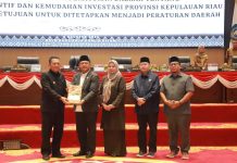 Paripurna DPRD Kepri Sahkan Perda Insentif dan Kemudahan Investasi Paripurna DPRD Kepri Sahkan Perda Insentif dan Kemudahan Investasi