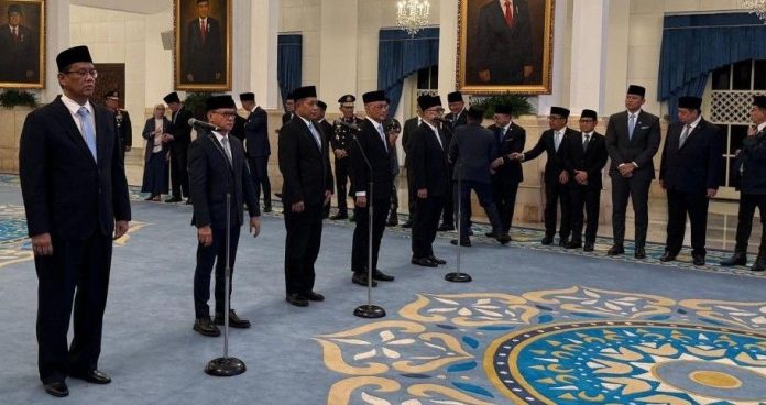 Dampak Dijarahnya Lukisan Sri Mulyani, Presiden Prabowo Rombak Kabinet Merah Putih Dampak Dijarahnya Lukisan Sri Mulyani, Presiden Prabowo Rombak Kabinet Merah Putih