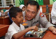 Kapolda Kepri Tinjau Langsung Makan Bergizi Gratis di SDN 001 Nongsa Kapolda Kepri Tinjau Langsung Makan Bergizi Gratis di SDN 001 Nongsa