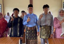 Bupati Anambas Salurkan Bantuan Meja dan Kursi Tingkatkan Kualitas Pendidikan di Perbatasan Bupati Anambas Salurkan Bantuan Meja dan Kursi Tingkatkan Kualitas Pendidikan di Perbatasan