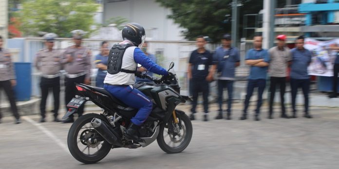 Tips Aman Antisipasi Kendaraan Rem Mendadak di Jalan