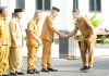 Inspektur Daerah Pimpin Apel Senin Bersama Pemkab Lingga Inspektur Daerah Pimpin Apel Senin Bersama Pemkab Lingga