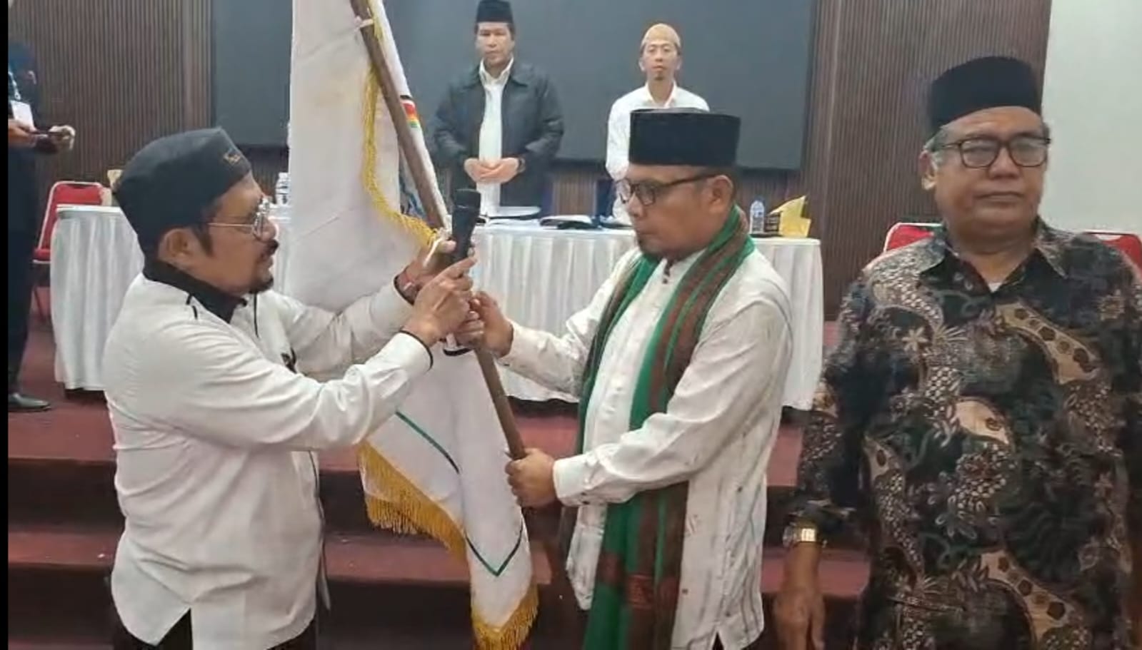KETUA BARU - Ucapan selamat kepada KH Resdin Pasaribu Ketua PMB Batam