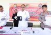 Ditreskrimsus Polda Kepri Ungkap Dugaan Pemalsuan Dokumen Asuransi di Kabupaten Lingga Kasubdit 2 Ditreskrimsus Polda Kepri barang bukti ke media