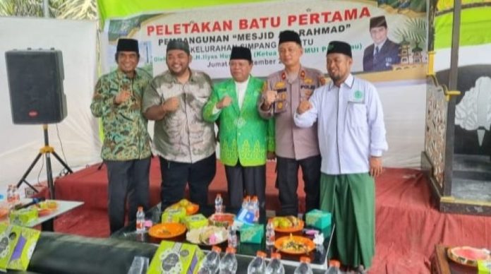 Ketum MUI Riau Letakan Batu Pertama Pembangunan Masjid Ali Rahmad dan Rumah Tahfidz Ketum MUI Riau Letakan Batu Pertama Pembangunan Masjid Ali Rahmad dan Rumah Tahfidz