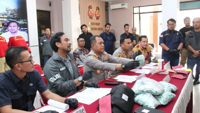 Musnahkan 751,18 Gram Sabu dan Ungkap Kasus Liquid Vape Ilegal