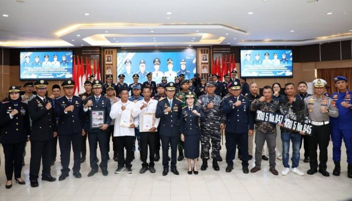 Peringatan Harhubnas 2025, Wali Kota Amsakar Serahan Satu unit Mobil Patwal