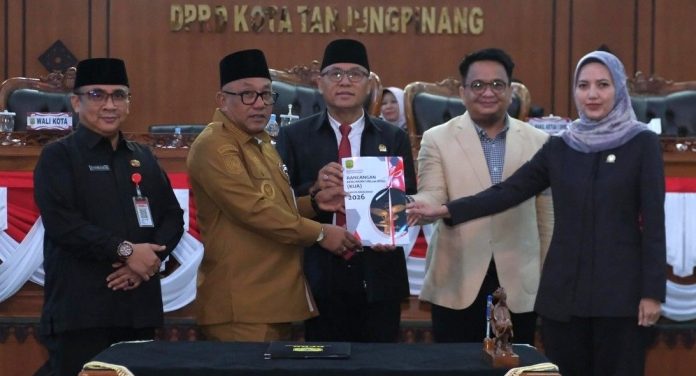 Rancangan APBD Tahun 2026 Kota Tanjungpinang Sebesar Rp 1,01 Triliun Rancangan APBD Tahun 2026 Kota Tanjungpinang Sebesar Rp 1,01 Triliun