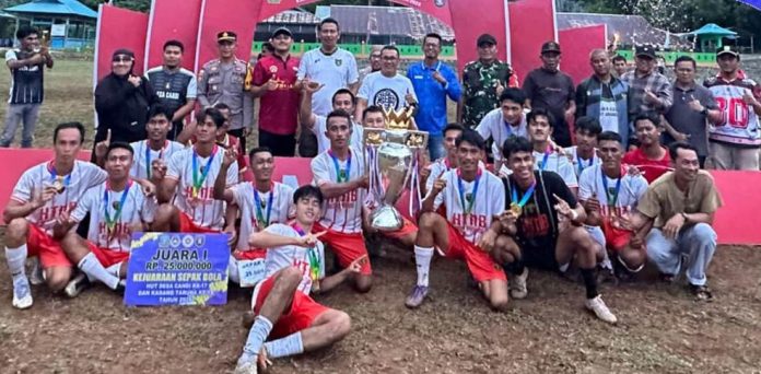 Sekda Anambas Tutup Turnamen Sepak Bola HUT Desa Candi dan Karang Taruna Teluk Nyabuk
