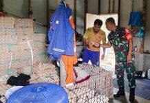 Sertu Ganda Fitrianto Laksanakan Komsos ke Pengusaha Peternak Ayam Petelur di Desa Temburun Sertu Ganda Fitrianto Laksanakan Komsos ke Pengusaha Peternak Ayam Petelur di Desa Temburun