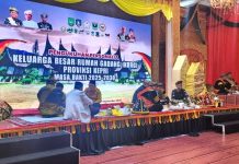 Tradisi Makan Bajamba Puncak Acara Pengukuhan Keluarga Besar Rumah Gadang Kepri Tradisi Makan Bajamba Puncak Acara Pengukuhan Keluarga Besar Rumah Gadang Kepri