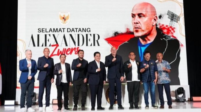Alexander Zwiers Jadi Pelatih Sementara Timnas Indonesia di FIFA Matchday Alexander Zwiers Jadi Pelatih Sementara Timnas Indonesia di FIFA Matchday November 2025
