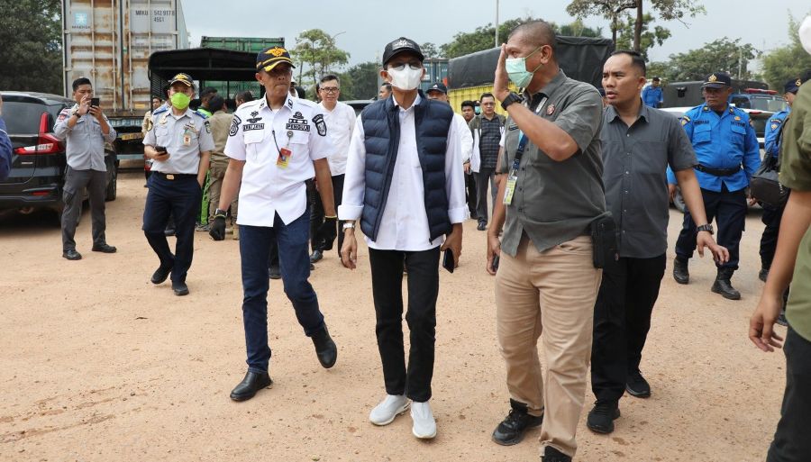 Amsakar juga melakukan peninjauan terkait permasalahan kontainer