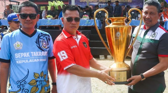 Bupati Anambas Aneng dan Wakil Buka Turnamen Sepak Bola Piala ASKAB PSSI 2025
