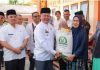 Bupati Welly Suhery Salurkan Bantuan Pangan Kepada Masyarakat Tanjung Beringin Lubuk Sikaping