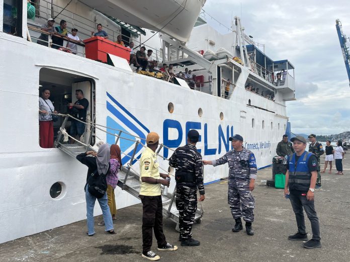 Aktifitas Pelabuhan Pelni