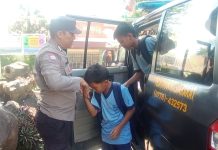 Bhabinkamtibmas Polsek Batu Ampar Laksanakan Program “Si Amru” dan Imbauan Kamtibmas di Tanjung Sengkuang Bhabinkamtibmas Polsek Batu Ampar Laksanakan Program “Si Amru” dan Imbauan Kamtibmas di Tanjung Sengkuang