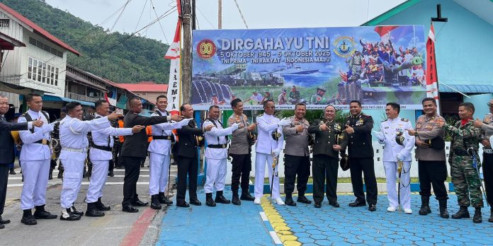 HUT TNI ke-80 di Perbatasan Anambas: TNI dan Polri Bersatu Menjaga Indonesia dari Ujung Negeri