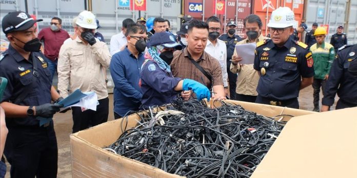 BC Batam Gagalkan Impor 18 Kontainer Limbah B3 Milik PT Esun dan PT Logam Internasional