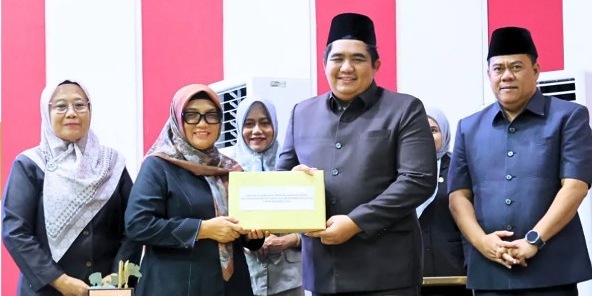 Bupati Bintan Sampaikan KUA-PPAS 2026 di Rapat Paripurna DPRD Bupati Bintan Sampaikan KUA-PPAS 2026 di Rapat Paripurna DPRD