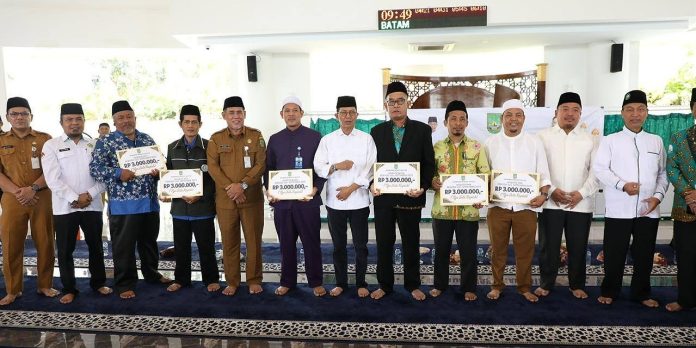 Amsakar Ajak Tokoh Agama Perkuat Sinergi Wujudkan Batam Bandar Madani Amsakar Ajak Tokoh Agama Perkuat Sinergi Wujudkan Batam Bandar Madani