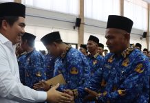 596 P3K dan 1 CPNS Dilantik, Bupati Roby: Lanjutkan Pengabdian dan Bekerja dari Hati 596 P3K dan 1 CPNS Dilantik, Bupati Roby: Lanjutkan Pengabdian dan Bekerja dari Hati