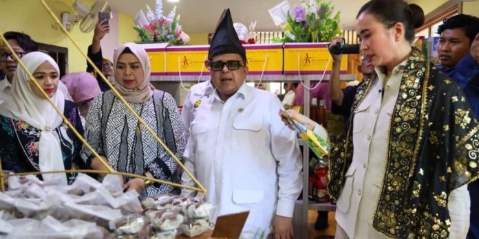 Kepala BPJPH Sebut Pulau Penyengat Simbol Wisata Halal Indonesia Kepala BPJPH Sebut Pulau Penyengat Simbol Wisata Halal Indonesia