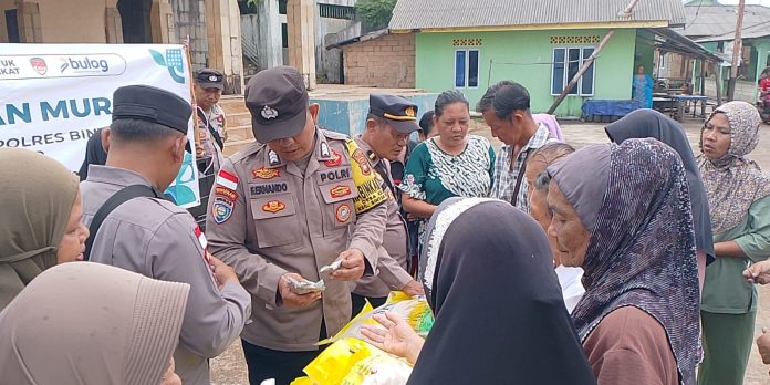 Hitungan Menit Gerakan Pangan Murah Kapolsubsektor Kelong Ludes Diserbu Warga