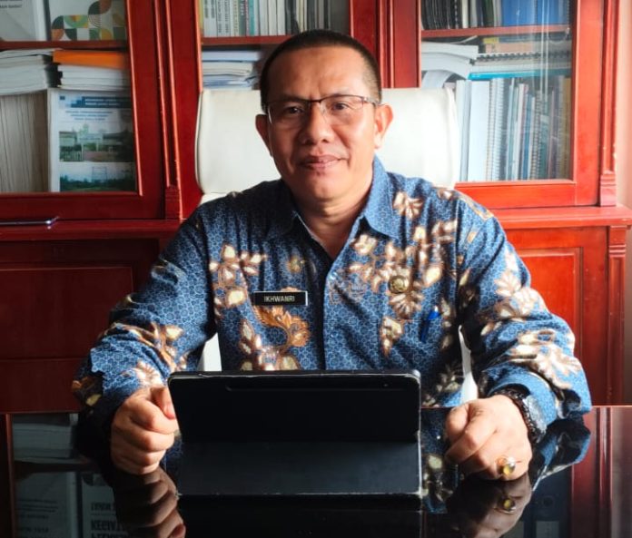 Doktor Ikhwanri, putra Jorong Simpang, Kenagarian Koto Nan Duo, Kecamatan Koto Balingka, Kabupaten Pasaman Barat