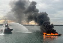 Kapal Tanpa Nama dan Tak Bertuan Terbakar di Perairan Selat Riau Kapal Tanpa Nama Dan Tak Tuan Terbakar Di Perairan