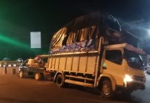 Kelebihan Muatan Truk Alami Patah As Roda Kilometer 6 Kota Tanjungpinang Kelebihan Muatan Truk Alami Patah As Roda Kilometer 6 Kota Tanjungpinang