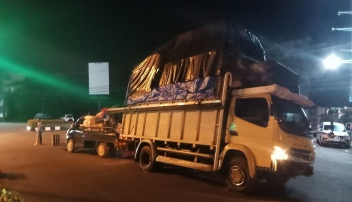 Kelebihan Muatan Truk Alami Patah As Roda Kilometer 6 Kota Tanjungpinang