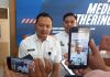 Meski Kebijakan VOA 7 Hari, Imigrasi Tanjunguban Upayakan Pendapatan Rp25 Miliar Kepala Kantor Imigrasi Kelas II TPI Tanjunguban, Adi Hari Pianto saat menjelaskan pendapatan pajak dari kebijakan VOA 7 Hari. Foto Agus Ginting