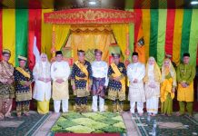 Menko Yusril Ihza Dianugerahi Gelar Sri Indra Nara Wangsa dari LAM Kepri Menko Yusril Ihza Dianugerahi Gelar Sri Indra Nara Wangsa dari Lembaga Adat Melayu Kepri