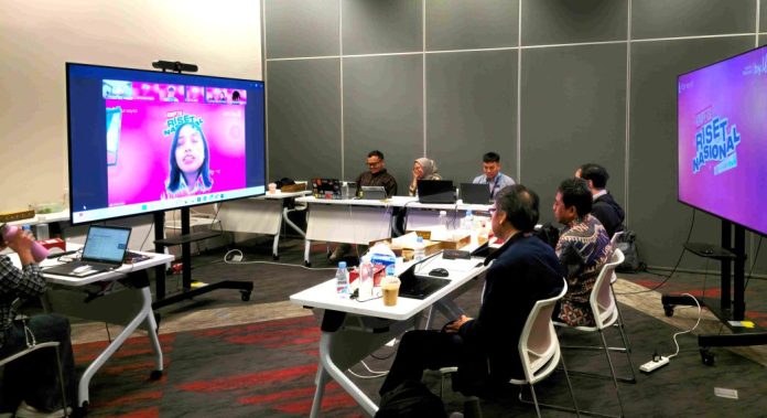 Tim Mahasiswa ITB Juara Riset Nasional 2025 by tSurvey dan by U Telkomsel