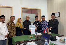 Penyerahan Kedua Wakaf Tunai dari Kemenag Batam kepada BWI Batam Penyerahan Kedua Wakaf Tunai dari Kemenag Batam kepada BWI Batam