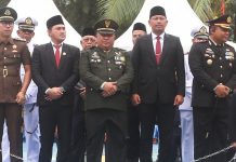 Sekda Anambas Hadiri Upacara HUT ke-80 TNI di Mako Lanal Tarempa Sekda Anambas Hadiri Upacara HUT ke-80 TNI di Mako Lanal Tarempa