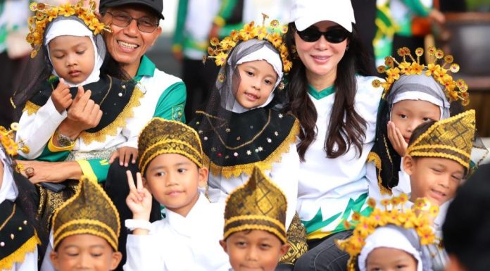 Amsakar-Li Claudia Bersama Buka Porseni RA dan Madrasah Batam 2025 Amsakar-Li Claudia Bersama Buka Porseni RA dan Madrasah Batam 2025