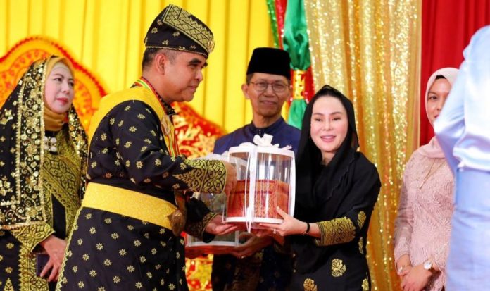 Amsakar-Li Claudia Sampaikan Syabas dan Taniah ke Ahmad Muzani Amsakar-Li Claudia Sampaikan Syabas dan Taniah ke Ahmad Muzani