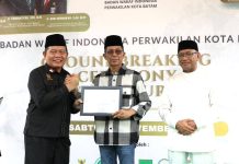 Amsakar Letakkan Batu Pertama Pembangunan Rumah Qur’an yang Digagas BWI Kota Batam di Tiban Pembangunan Rumah Qur’an yang Digagas BWI Kota Batam di Tiban