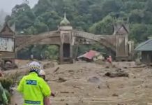 7 Korban Ditemukan Paska Banjir Terjang Gapura Lembah Anai Padangpanjang 7 Korban Ditemukan Paska Banjir Terjang Gapura Lembah Anai Padangpanjang