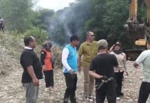 Kajari Bersama BPBD Pasaman Turun Langsung Cek Kegiatan Normalisasi sungai Pakai Lubuksikaping