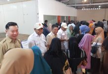 Marzuki: Bantuan Sembako Gerindra Capai 15.000 Paket di Kepri, Natuna Terima 1.000 Paket Kuis Dadakan Anggota DPRD Marzuki Hangatkan Suasana Penyaluran Bantuan,Warga: "Semoga Berkelanjutan