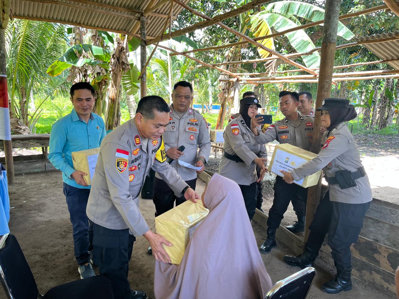 Dari Keluhan ke Solusi Nyata: Jaket Penyelamat dan Bantuan Pangan