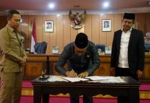 Usai Serap Aspirasi dan Aduan Masyarakat Karimun, Rafiza Pimpin Rapat