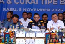 Bea Cukai Batam Musnahkan 136 Ton Barang Menjadi Milik Negara Senilai Rp15,8 Miliar Bea Cukai Batam Musnahkan 136 Ton Barang Menjadi Milik Negara Senilai Rp15,8 Miliar