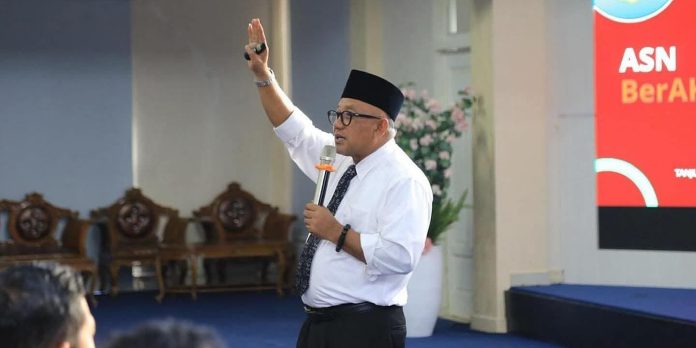 Wali Kota Tanjungpinang Serahkan SK Pengangkatan 1.186 PPPK Paruh Waktu