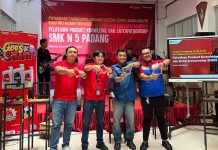 Telkomsel dan Pertamina Lubricants Kick-Off “Telkomsel x Enduro Goes to School” Perdana se-Sumatera di SMKN 5 Padang Telkomsel dan Pertamina Lubricants Kick-Off “Telkomsel x Enduro Goes to School” Perdana se-Sumatera di SMKN 5 Padang
